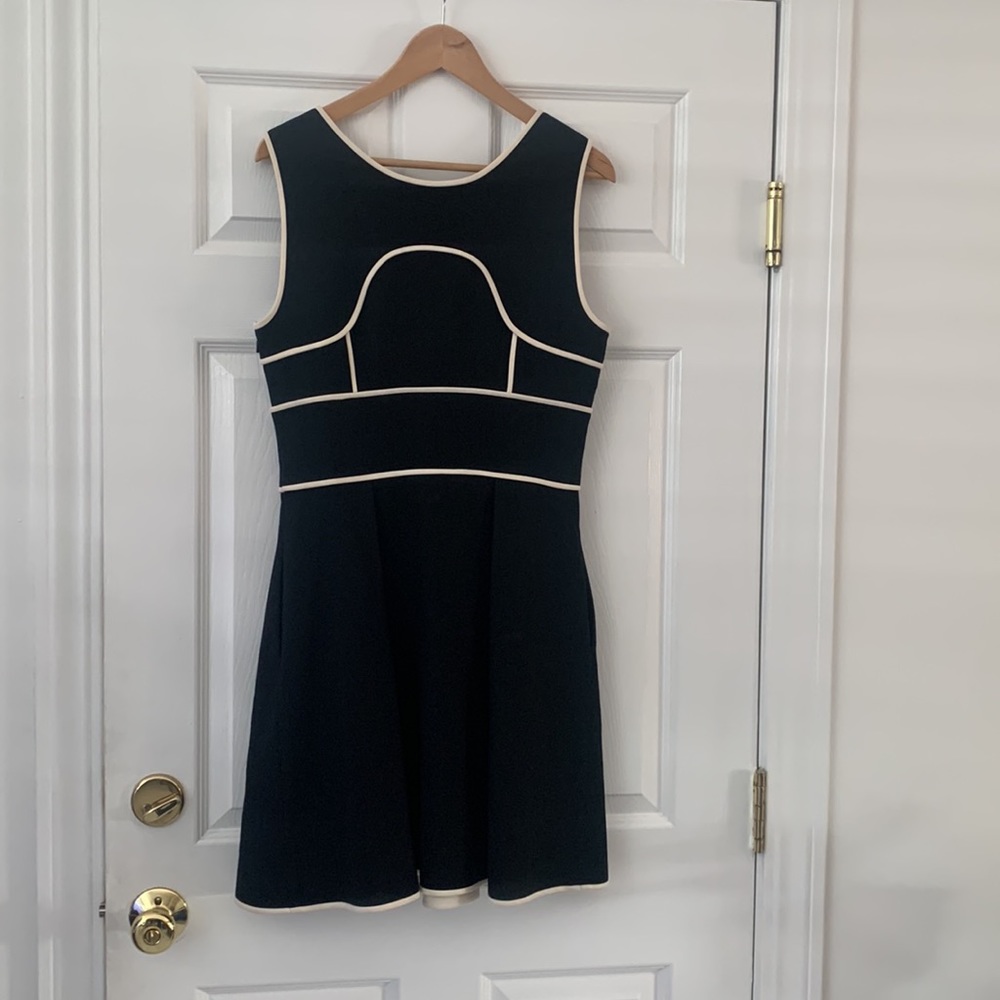 Versace Wool Knee-Length Dress with Cream Piping Detail - Picture 5 of 6